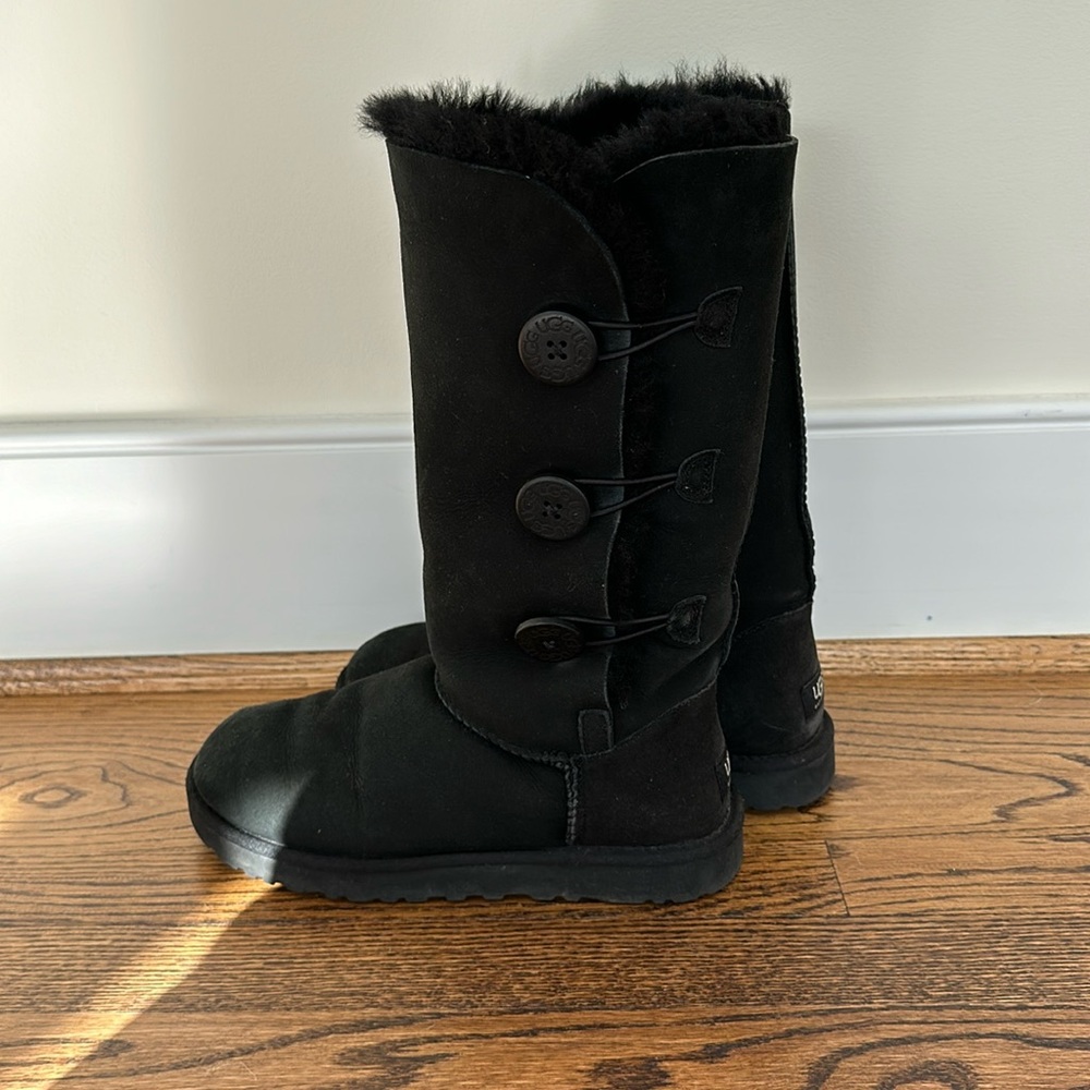 UGG Boots- Like New! Black high height. Size 8.